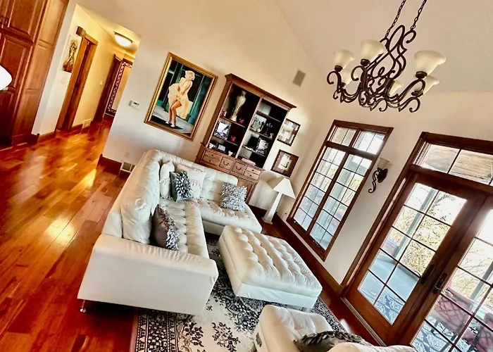 Affordable Luxury Mansion * Quincy